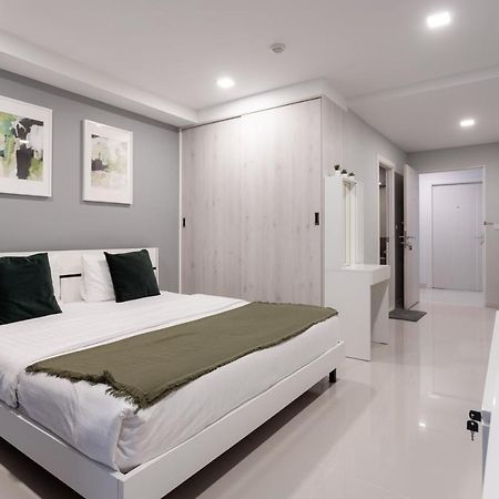 Lkn Grand Apartment Банкок Екстериор снимка