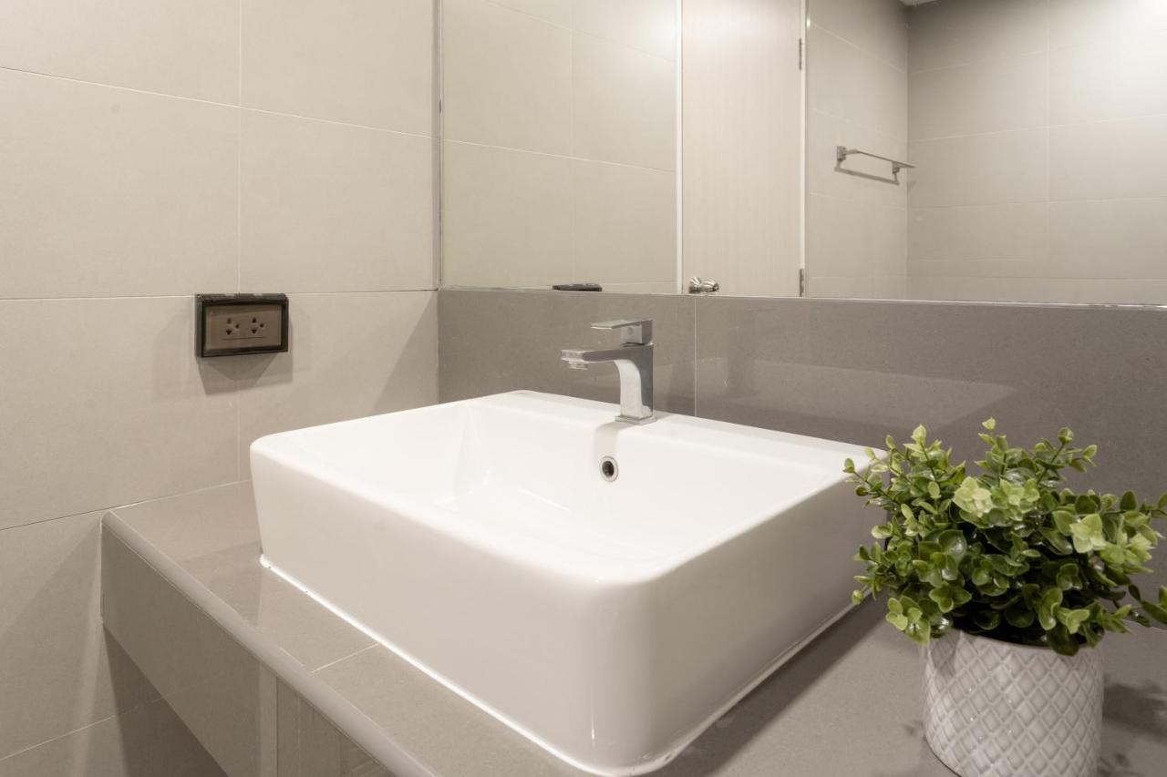 Lkn Grand Apartment Банкок Екстериор снимка
